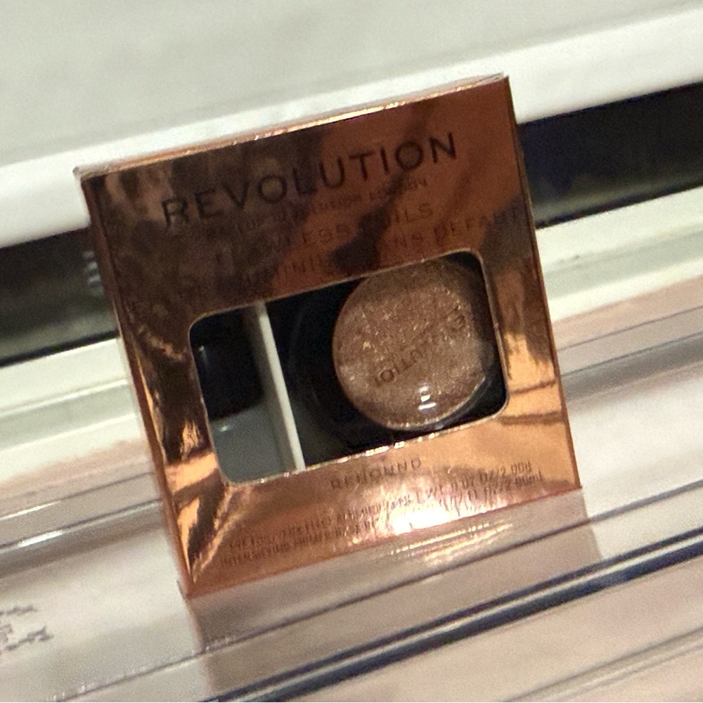 Revolution Shimmering Gold Eyeshadow